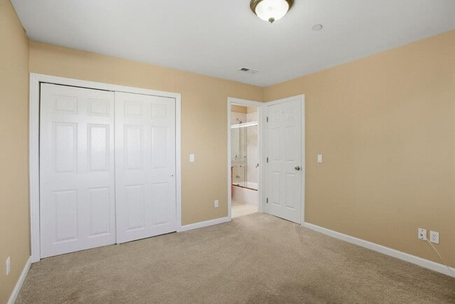 Building Photo - 659 Upton St