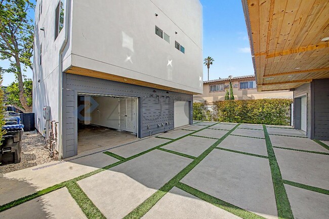 Building Photo - Unit