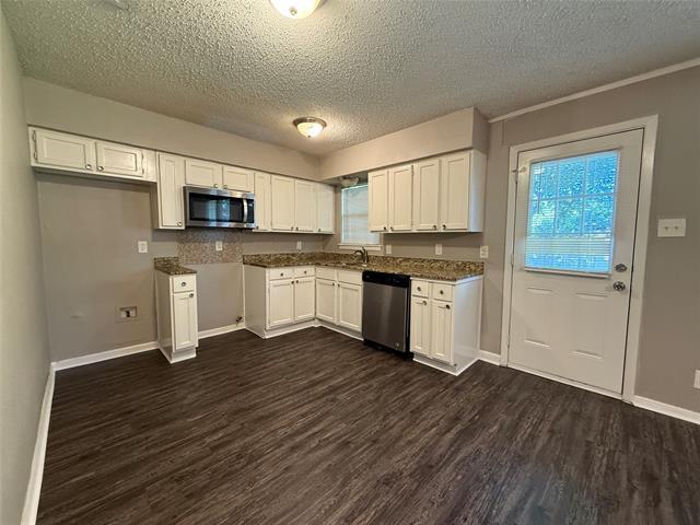 Building Photo - 303 Ridgefield Cir