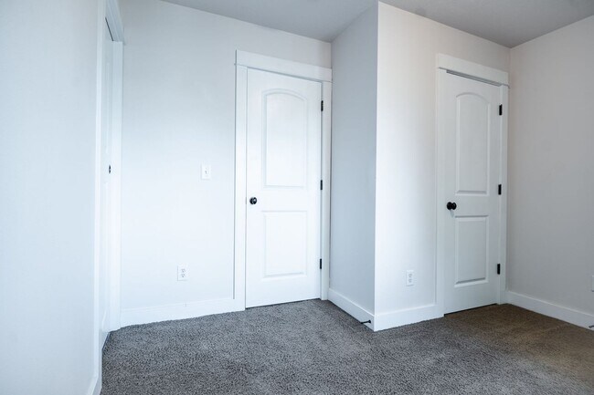 Building Photo - STILL AVAILABLE! Special: Only $500 Securi...