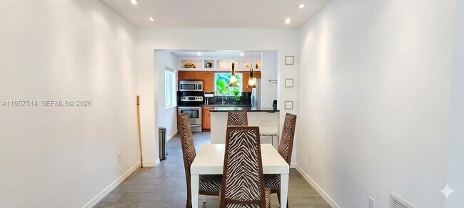 Building Photo - 875 NE 130th St