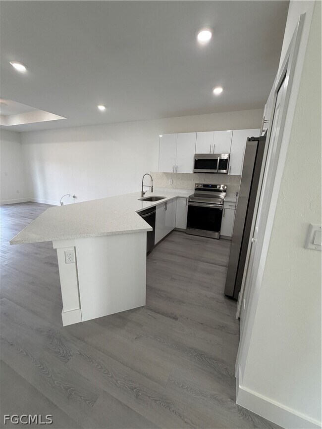 Building Photo - 723 Ivan Ave S