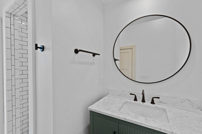 Building Photo - The 912 Building C