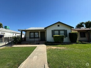 Building Photo - Charming North Bakersfield home!