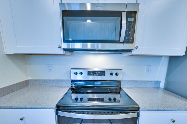 Building Photo - Brand New Townhouse!!! All Appliances incl...