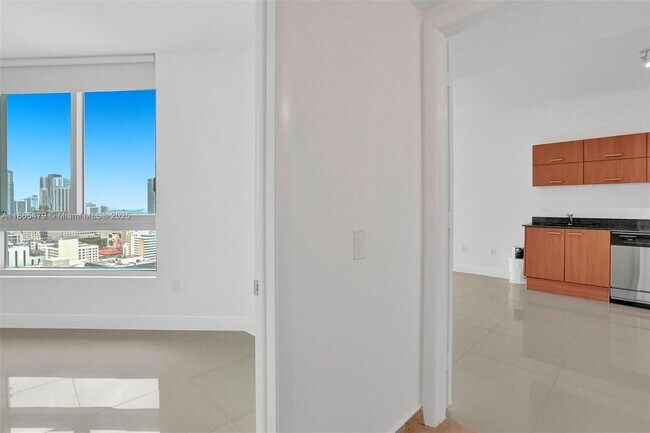 Building Photo - 350 S Miami Ave
