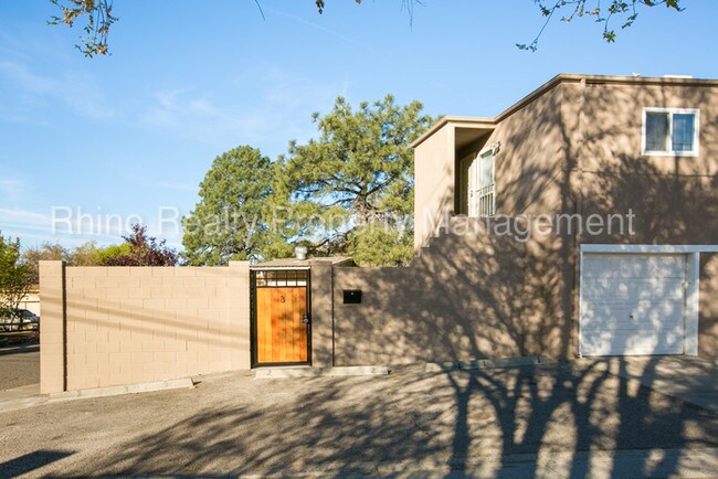 Primary Photo - 1800 Glorieta St NE