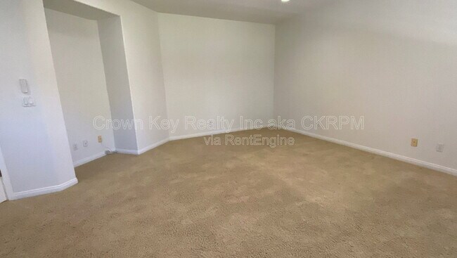 Building Photo - 1030 Eastlake Cir