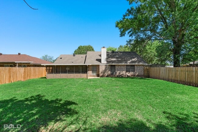 Building Photo - 2542 Spruce Dr