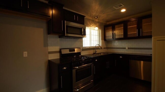 Building Photo - 413 Winding Ln