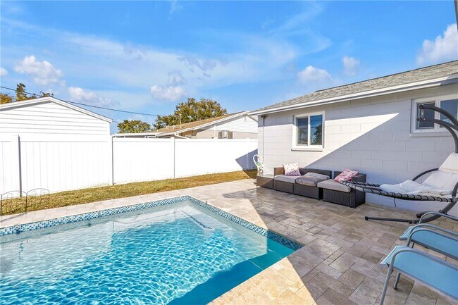 Building Photo - 354 74th Ave NE