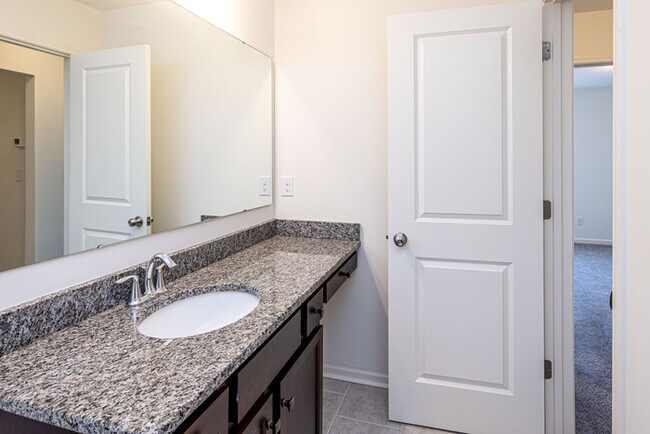 Building Photo - BEAUTIFUL 3 Bedroom Townhome Bonterra Vill...