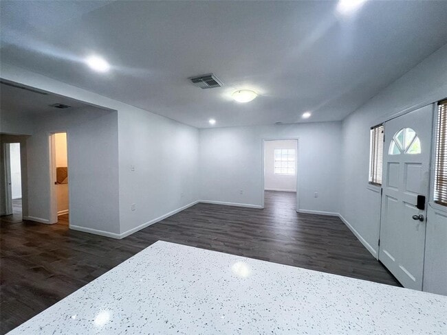 Building Photo - 3402 W Van Buren Dr