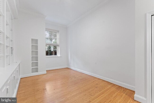 Building Photo - 3267 N St NW