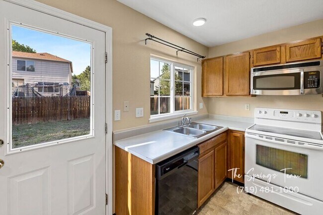 Building Photo - 5833 Bow River Dr