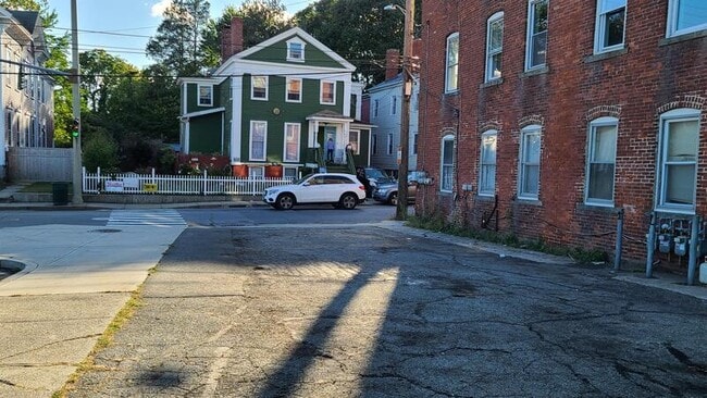 Building Photo - 27 Tilley St