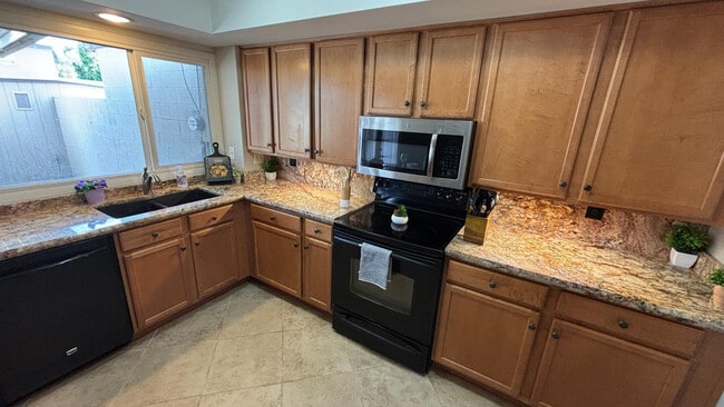 Building Photo - 1726 E Baker Dr