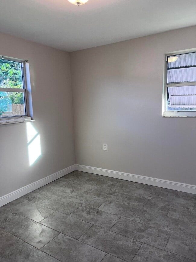 Building Photo - 8760 Lyndall Ln