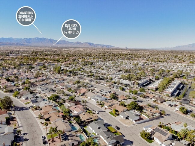 Building Photo - Modern 3 Bd, 2.5 Bth, Remodeled Open Floor plan Chef's Kitchen