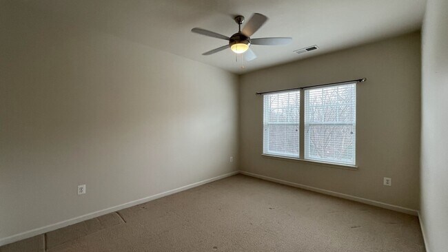 Building Photo - 5-Bedroom Colonial in Lake Ridge