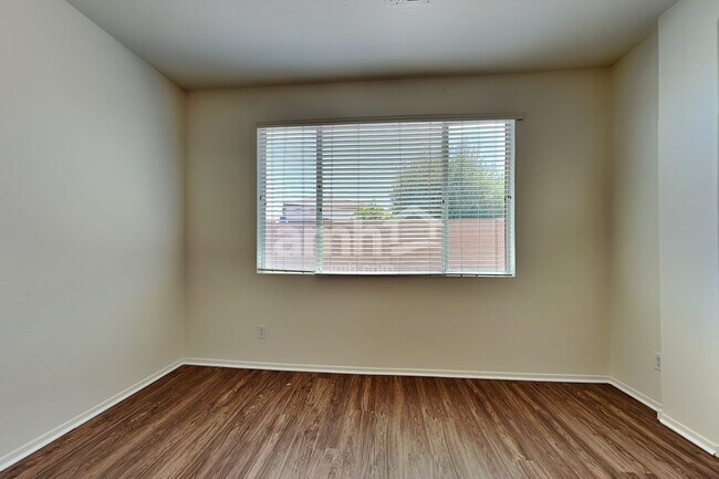 Building Photo - 7225 S 73rd Dr
