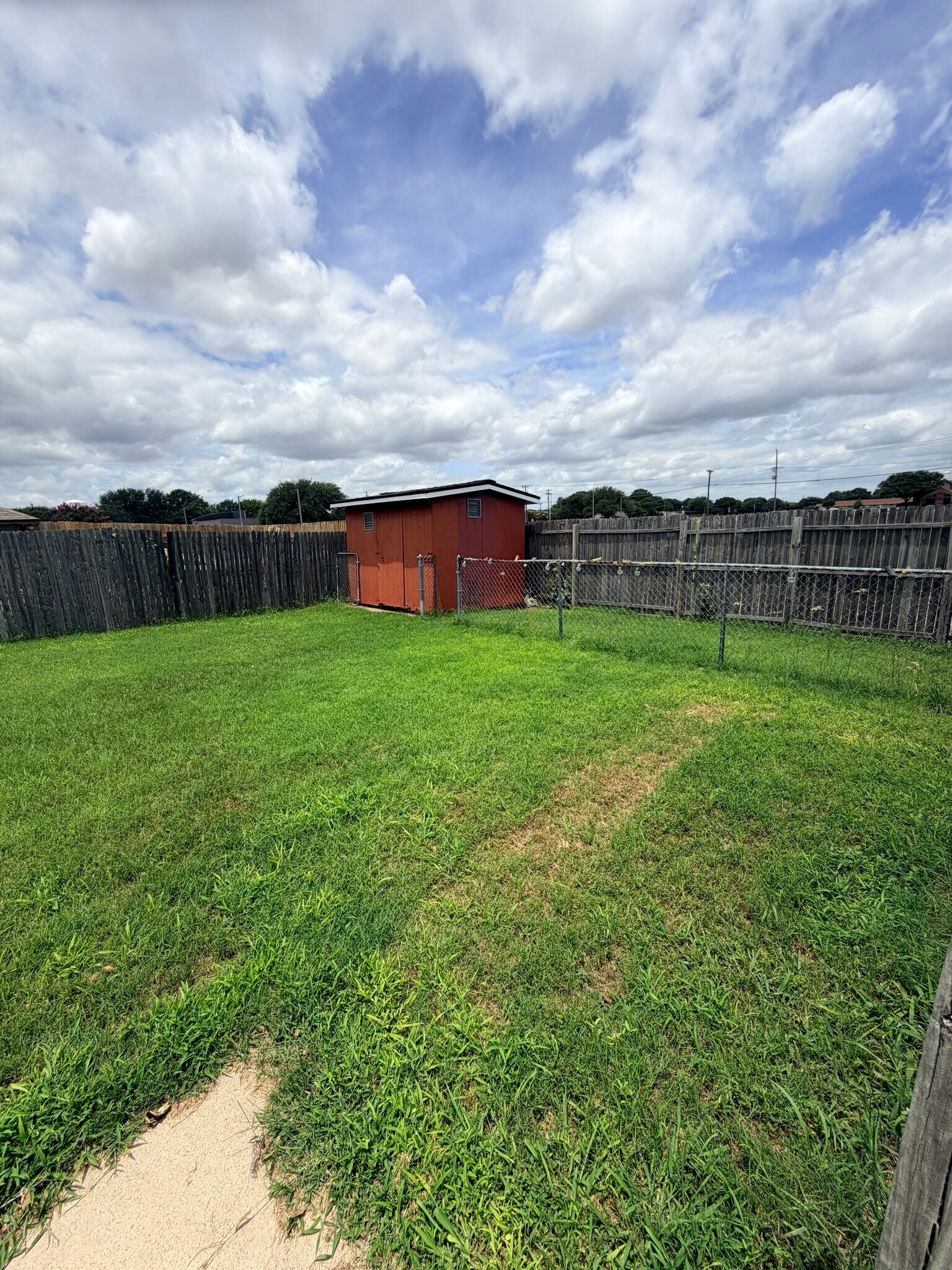 Building Photo - 1311 Petunia Dr