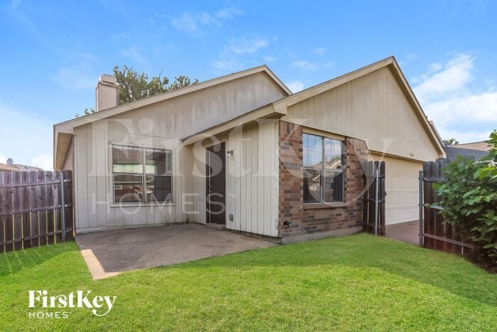 Building Photo - 4368 Saugus Dr