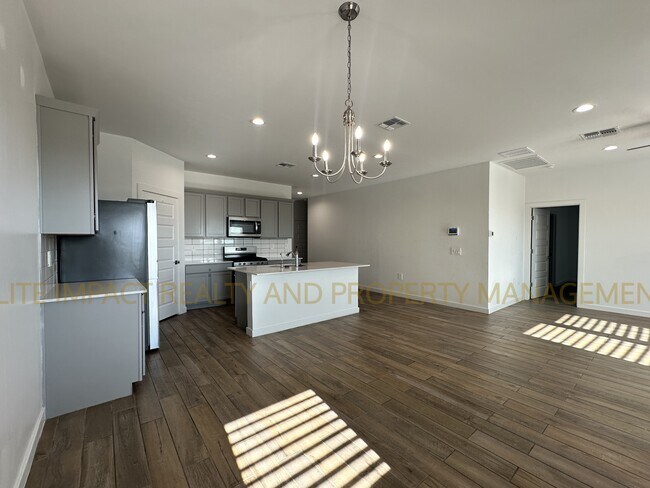 Building Photo - 11112 S Weismann Dr