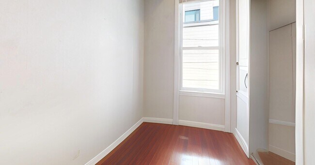 Building Photo - 315 Silver St