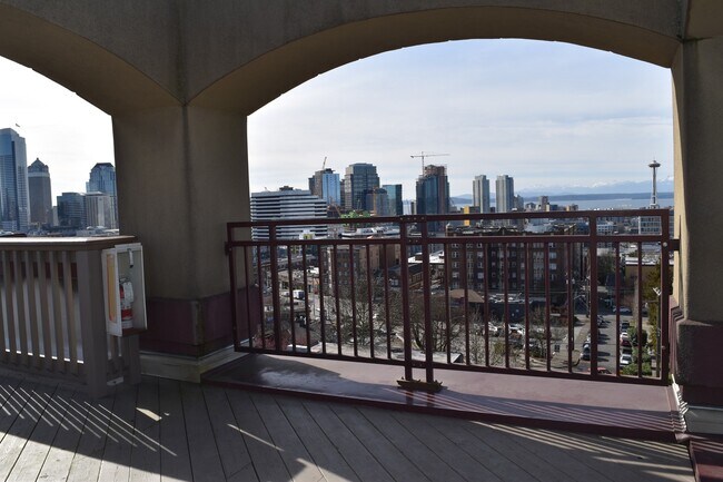 Building Photo - Capitol Hill 1BR/1BA with Stunning City Views