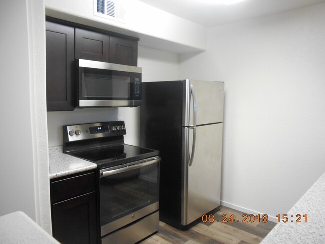 Building Photo - 1 Bedroom Remodeled located in Latigo!