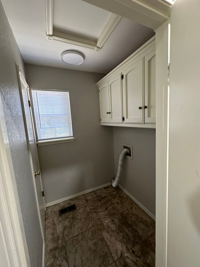 Building Photo - 525 Ridgecrest Rd