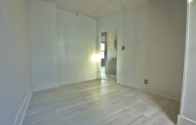 Building Photo - 61-63 Circular