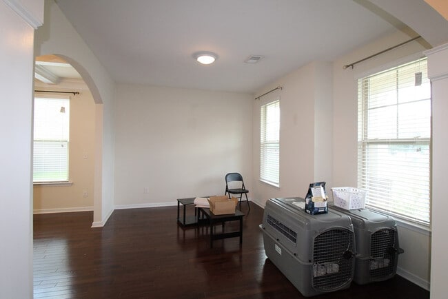 Building Photo - 870 Cormier Dr