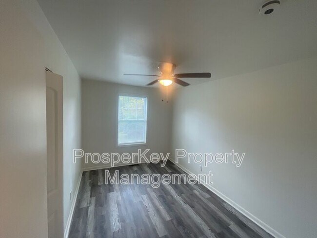 Building Photo - 246 Pinetree Cir