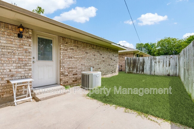 Building Photo - 806 W Belden St