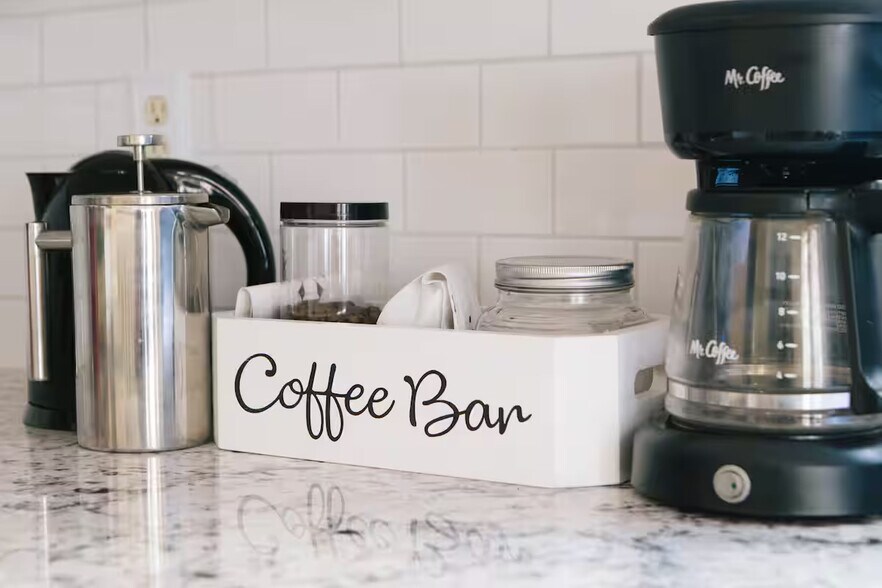 Building Photo - Room in House on Sandy Pines Dr