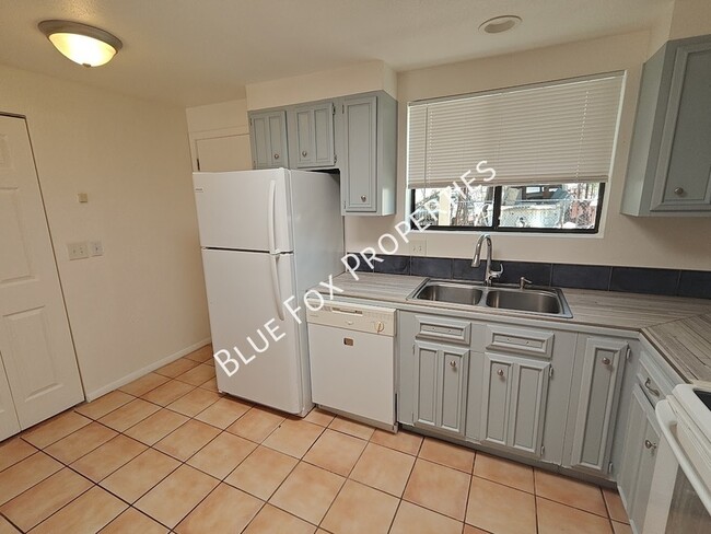 Building Photo - 275 E Norma Ln