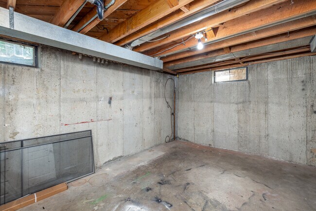 Building Photo - 3011 W Dalke Ave
