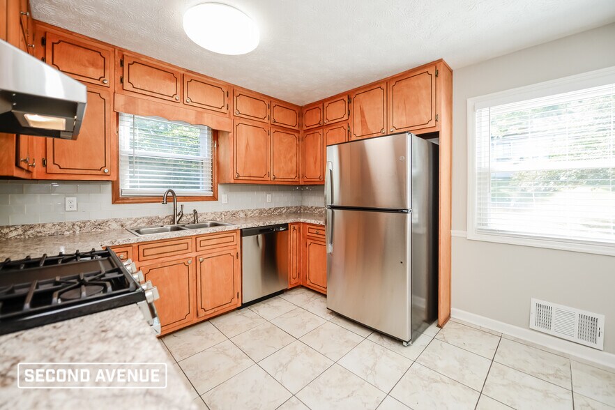 Building Photo - 6290 Silver Spur Dr