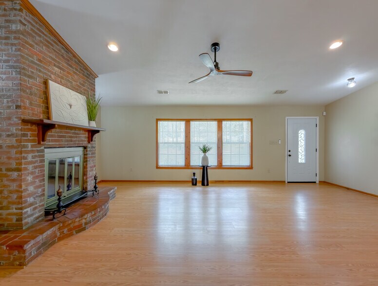 Building Photo - 8514 Raquel Ln