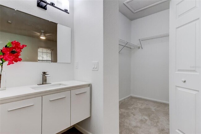 Building Photo - 2107 Portofino Pl