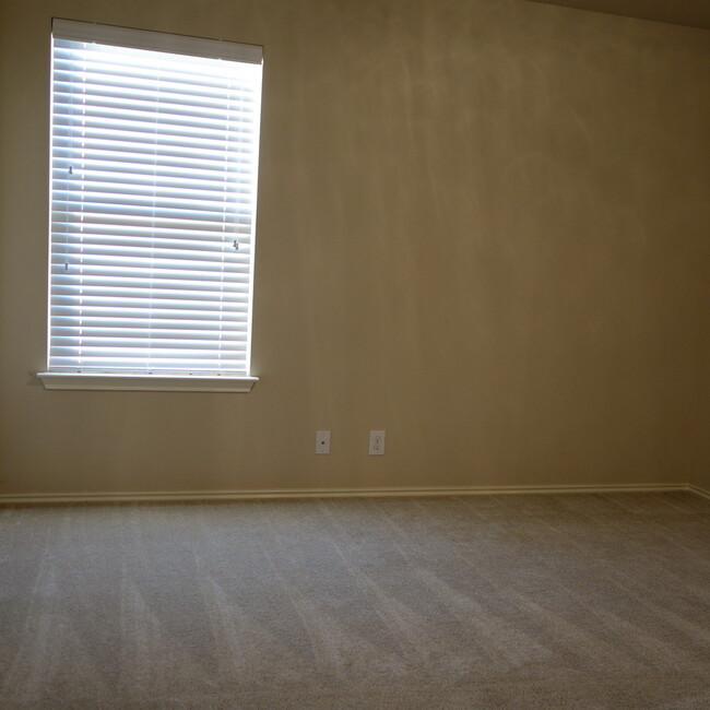 Building Photo - 3 BEDROOM / 2 BATH HOME IN KYLIE - BROOKSI...