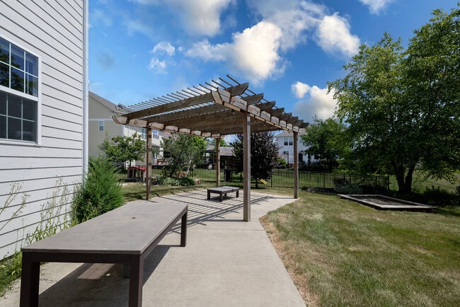 Building Photo - 8965 Snowberry Court