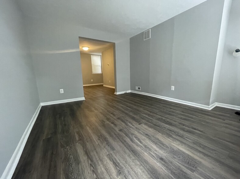 Building Photo - 907 W Lombard St