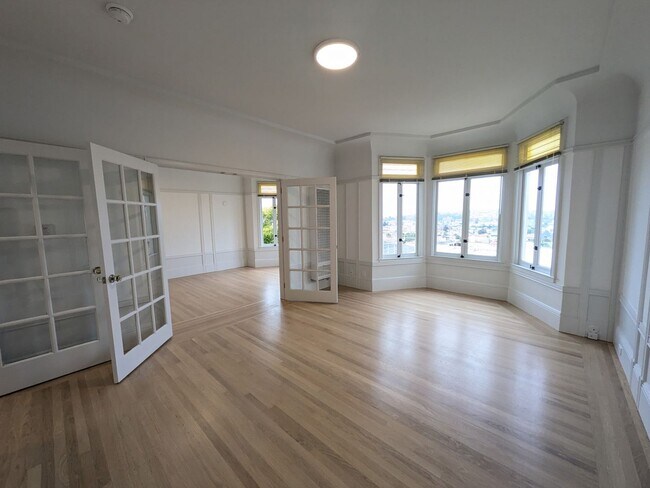 Building Photo - 1119Dol