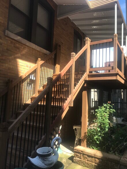 Coach House - 3748 N Clifton Ave