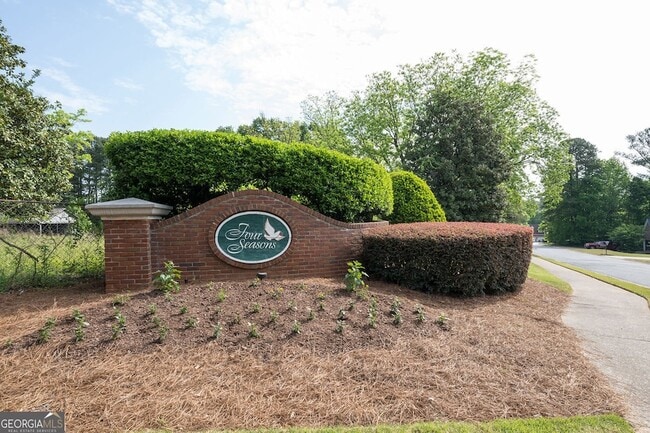 Building Photo - 1512 Fallen Leaf Ct SW