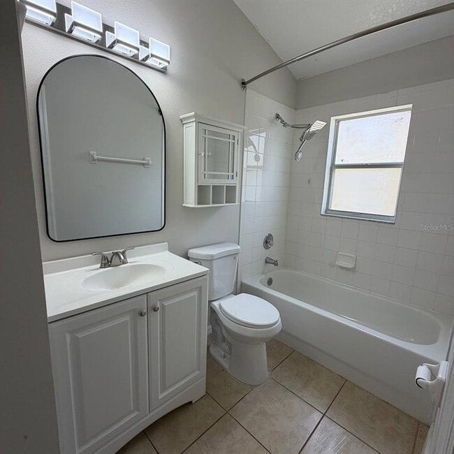 Building Photo - 535 Rollins Dr