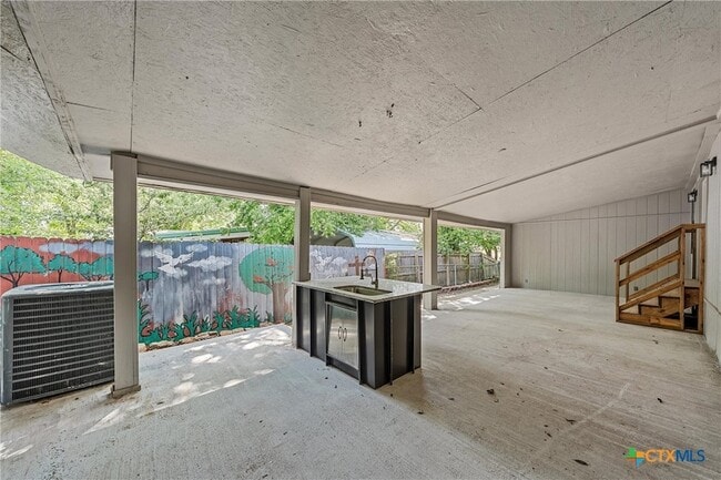 Building Photo - 1524 E Avenue B